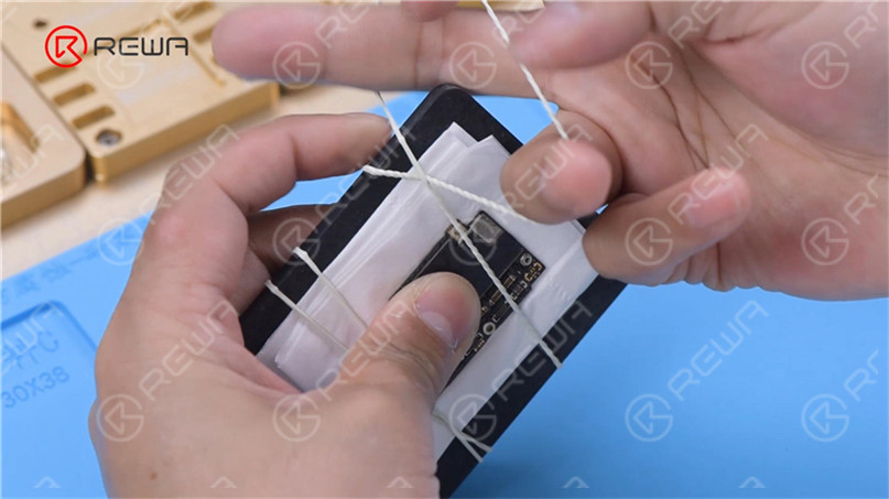 If you find the motherboard deformed while recombining, you can put the motherboard on a flat board and fasten it with a rubber band. Press two sides of the motherboard gently. To avoid crushing components, please put a soft paper under the motherboard.